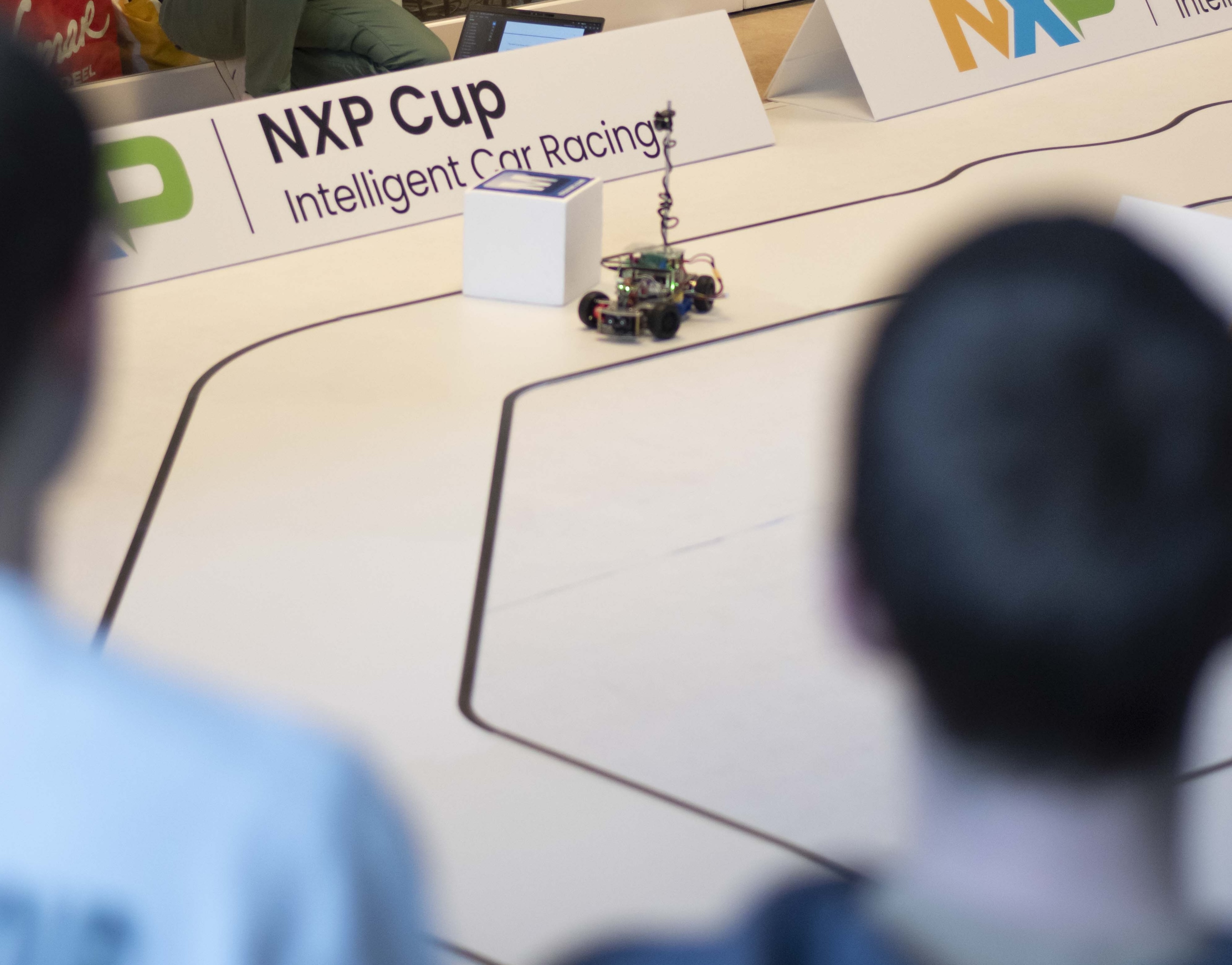The ASE Rover on the qualification track in the 2025 NXP cup qualification round in Nijmegen