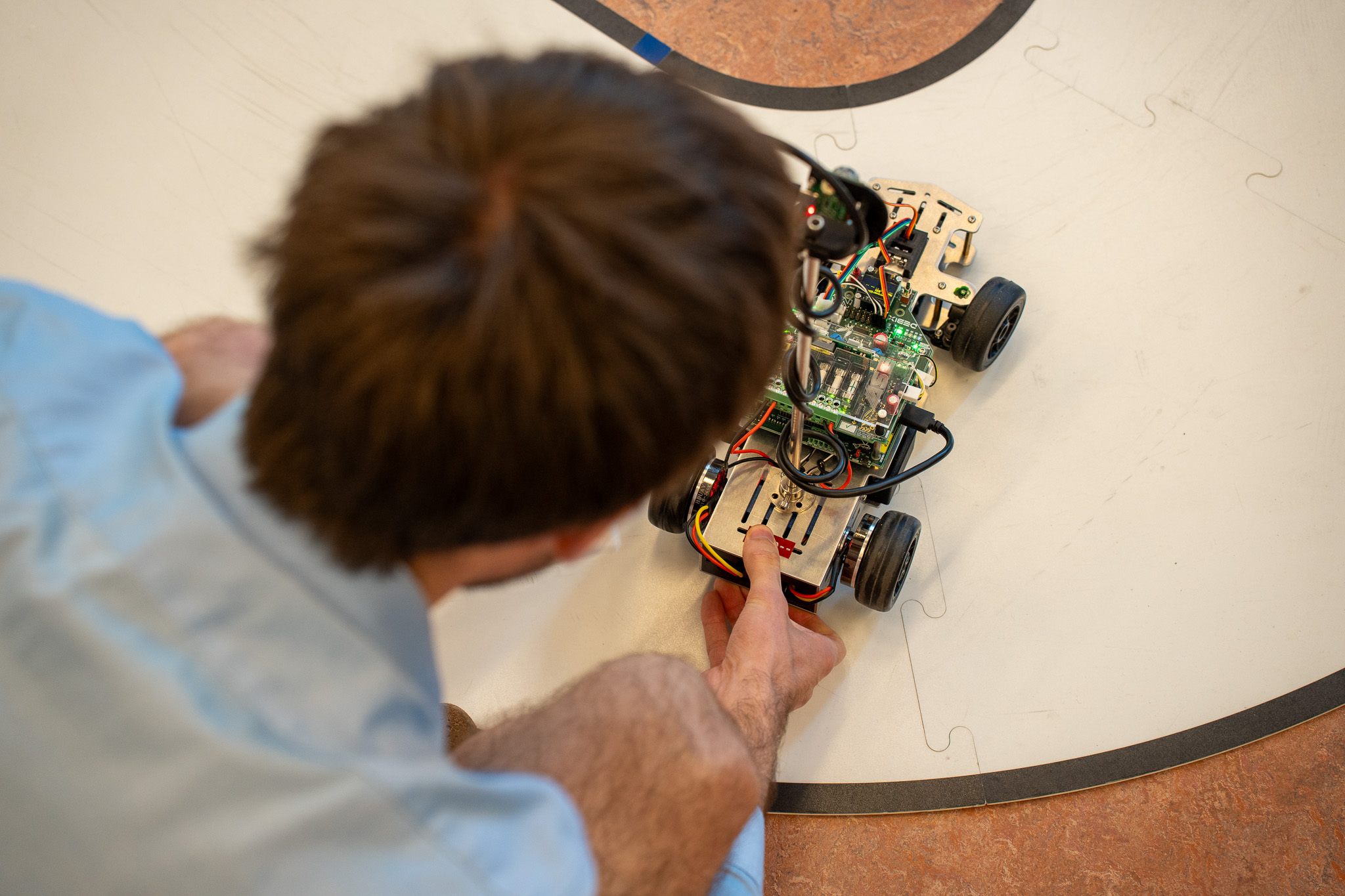 Top down view of Hugo van Wezenbeek with the ASE Rover